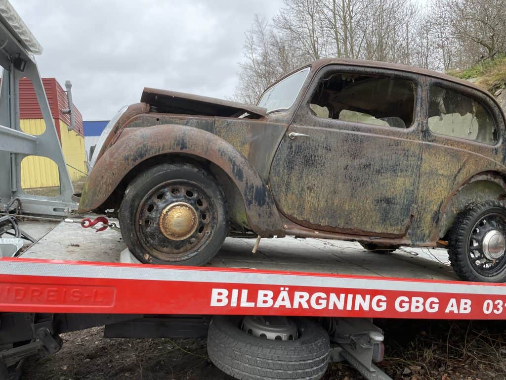 Bildemontering gammal bil i Partille